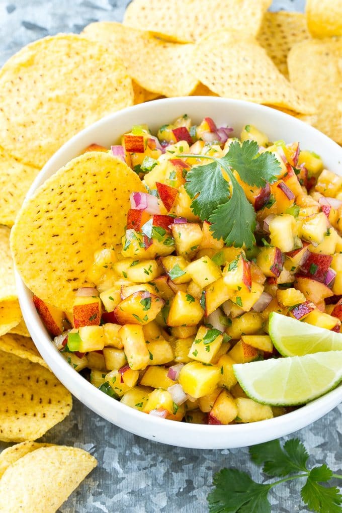 Peach Salsa | Fruit Salsa #peaches #salsa #dip #appetizer #ezlod Peach salsa served with corn tortilla chips.