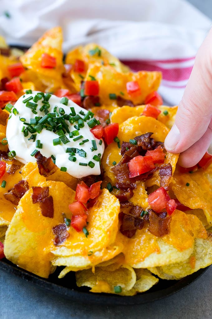 Irish Nachos Recipe | Potato Nachos | Potato Chip Recipe | Appetizer Recipe #nachos #potatoes #cheese #bacon #appetizer #ezlod Irish nachos loaded with cheese, bacon, sour cream, tomatoes and chives.