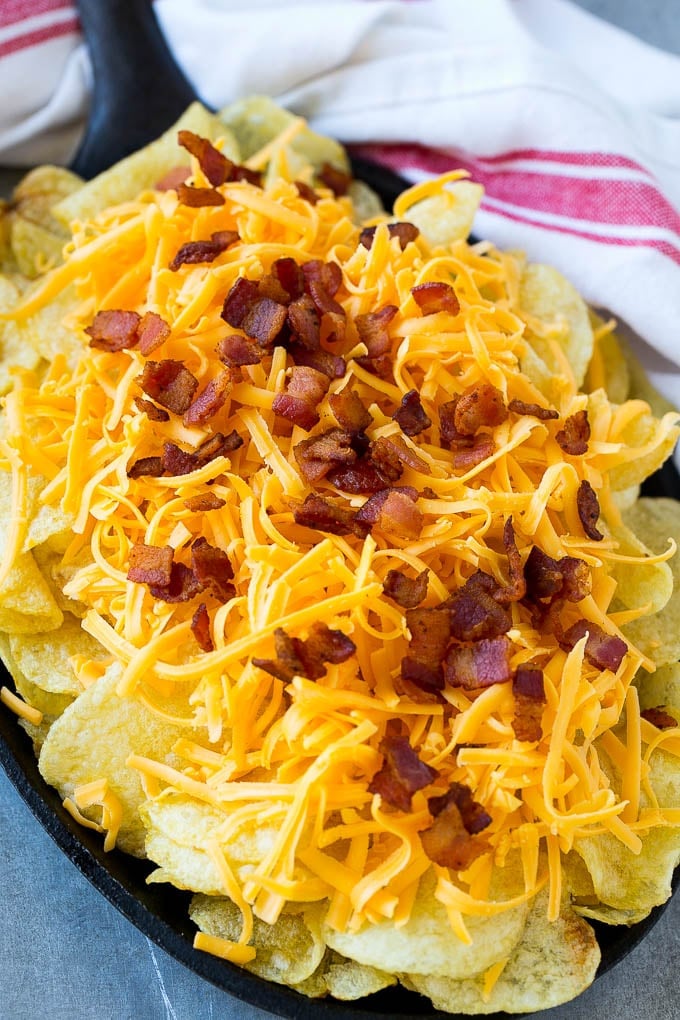 Irish Nachos Recipe | Potato Nachos | Potato Chip Recipe | Appetizer Recipe #nachos #potatoes #cheese #bacon #appetizer #ezlod Kettle chips topped with shredded cheese and bacon.