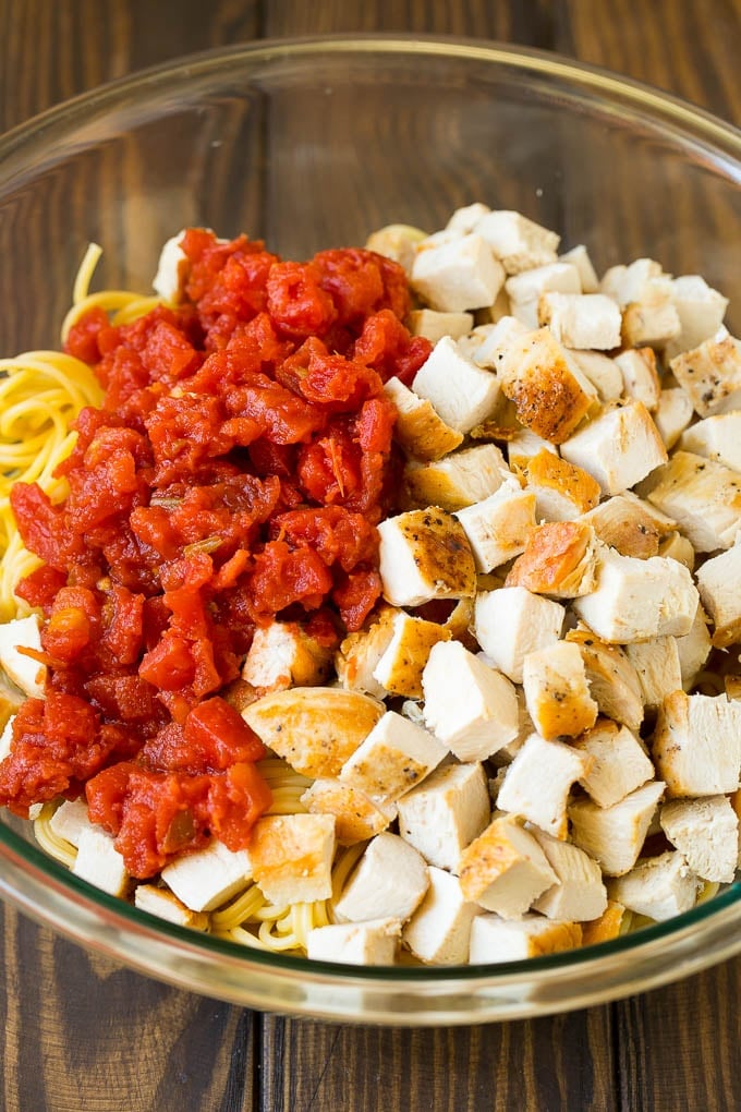 Chicken Spaghetti Recipe | Baked Spaghetti #pasta #spaghetti #chicken #cheese #casserole #dinner #ezlod Diced chicken, tomatoes and spaghetti in a bowl.