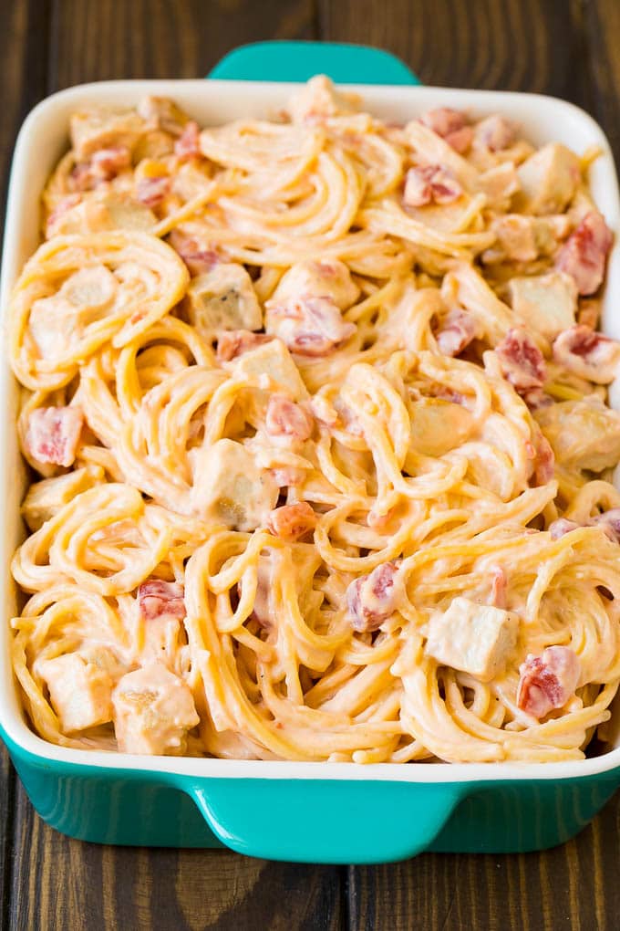 Chicken Spaghetti Recipe | Baked Spaghetti #pasta #spaghetti #chicken #cheese #casserole #dinner #ezlod Cheesy spaghetti mixed with chicken and tomatoes in a baking dish.