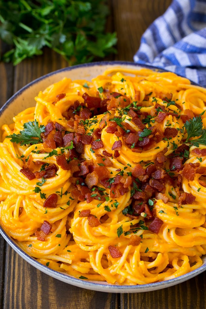 Butternut Squash Pasta Recipe #pasta #squash #bacon #fall #dinner #ezlod A bowl of creamy butternut squash pasta topped with bacon.