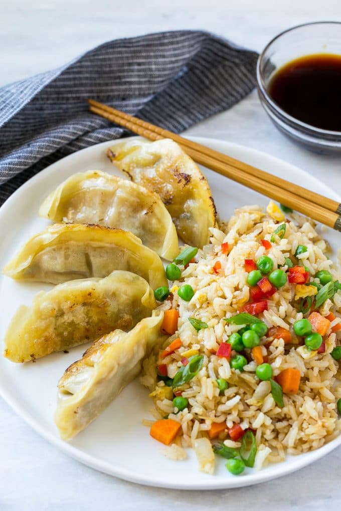 Veggie Fried Rice Recipe | Vegetarian Fried Rice | Easy Fried Rice Recipe | Chinese Food #rice #friedrice #veggie #vegetarian #sidedish #ezlod Potstickers served with veggie fried rice.