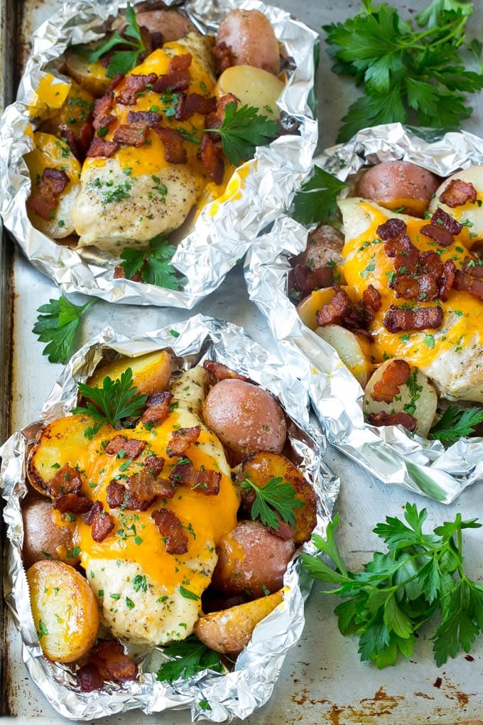 Bacon Ranch Chicken Foil Packets | Chicken in Foil | Foil Packet Recipe | Ranch Chicken #ranchchicken #grilling #chicken #foilpacket #foilpackets #bacon #dinner #ezlod Chicken foil packets with potatoes, bacon and parsley.