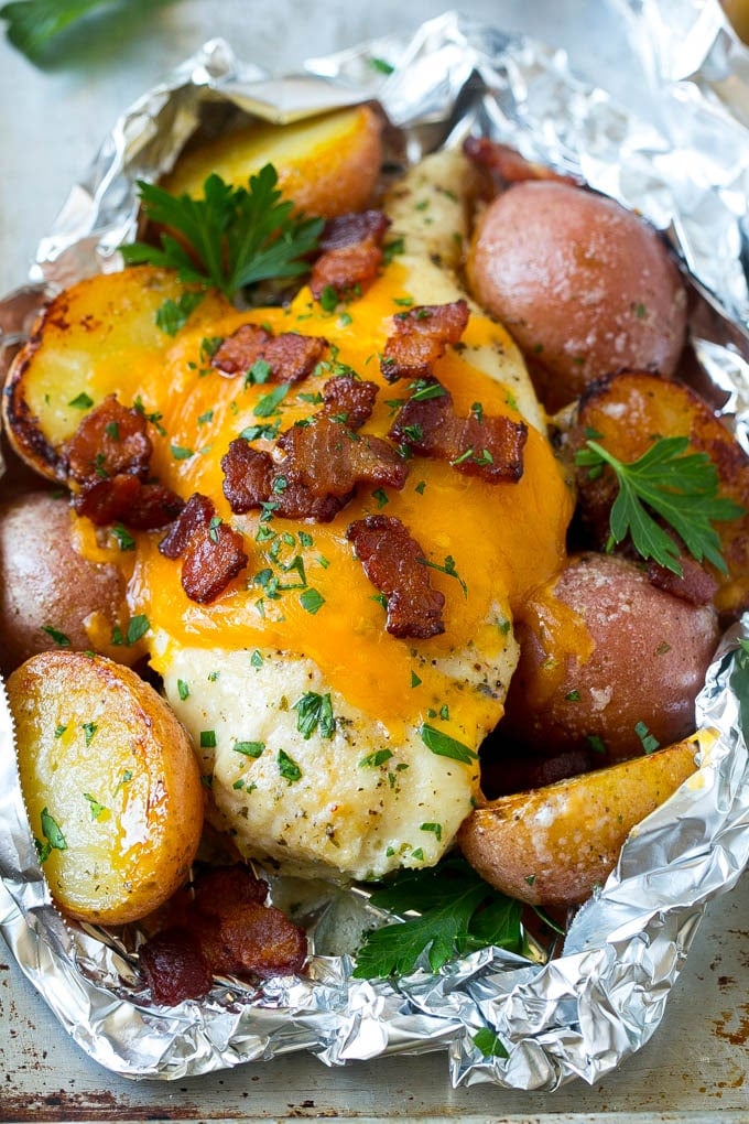 Bacon Ranch Chicken Foil Packets | Chicken in Foil | Foil Packet Recipe | Ranch Chicken #ranchchicken #grilling #chicken #foilpacket #foilpackets #bacon #dinner #ezlod A bacon ranch chicken foil packet with potatoes.