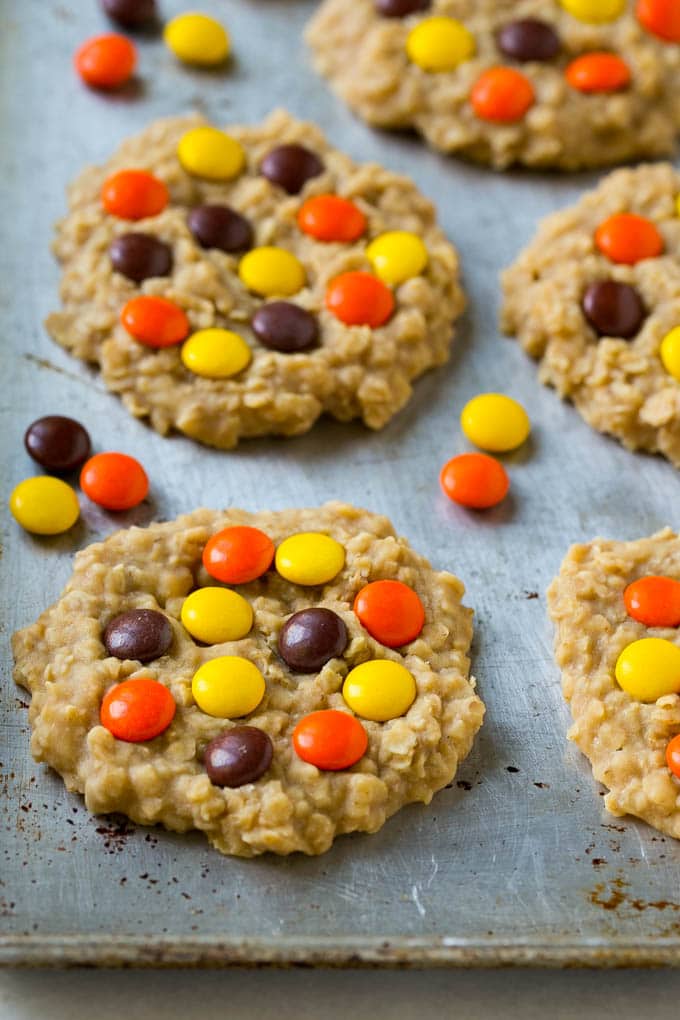 No Bake Peanut Butter Cookies Recipe | No Bake Cookies | Peanut Butter Cookies #peanutbutter #cookies #nobake #nobakecookies #peanutbuttercookies #dessert #ezlod A sheet pan with no bake peanut butter cookies on it.