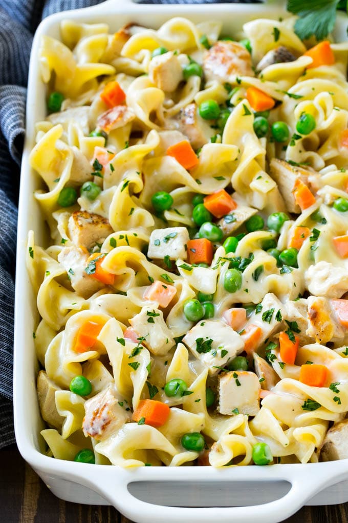 Chicken Noodle Casserole Recipe | Creamy Chicken Casserole | Cream of Chicken Soup Casserole | Noodle Casserole #casserole #chicken #noodles #dinner #pasta #ezlod This easy and comforting chicken noodle casserole is ready in less than an hour.