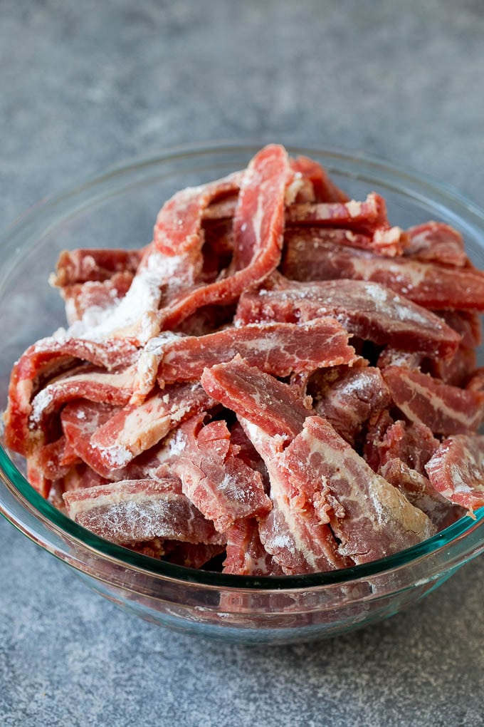 Mongolian Beef Recipe | Asian Beef Recipe | Chinese Beef | Beef Stir Fry #Chinese #Mongolian #Asian #mongolianbeef #beef #ezlod #dinner Thinly sliced steak coated in cornstarch.