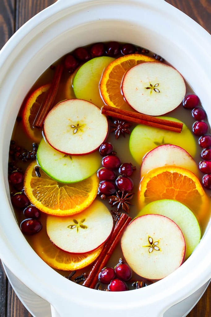 Slow Cooker Apple Cider | Mulled Apple Cider | Crockpot Apple Cider #cider #apple #applecider #drink #crockpot #slowcooker #ezlod Slow cooker apple cider garnished with apple slices, oranges, cranberries, cinnamon sticks and spices.
