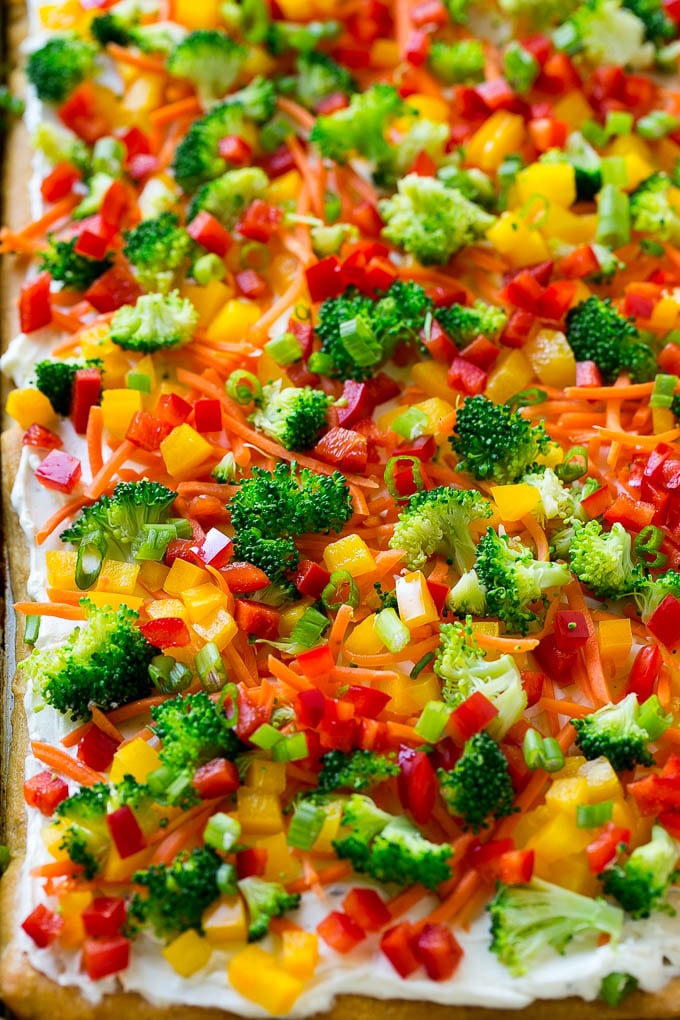 Veggie Pizza Recipe | Crescent Veggie Pizza | Vegetable Pizza Recipe | Holiday Appetizer | Homemade Veggie Pizza #pizza #veggies #vegetarian #appetizer #ezlod Veggie pizza on a crescent roll crust with colorful fresh vegetables.