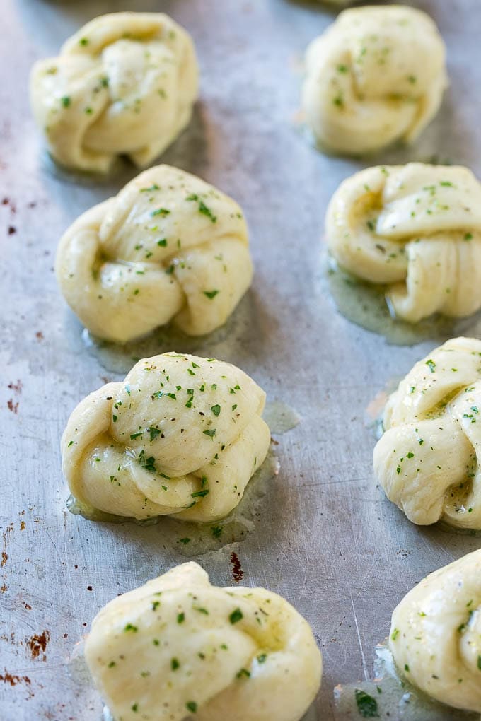 Garlic Knots Recipe | Garlic Rolls | Garlic Butter Rolls | Garlic Bread Recipe #garlic #garlicbread #garlicknots #breadsticks #ezlod Dough brushed with butter, herbs and parmesan for extra flavor.
