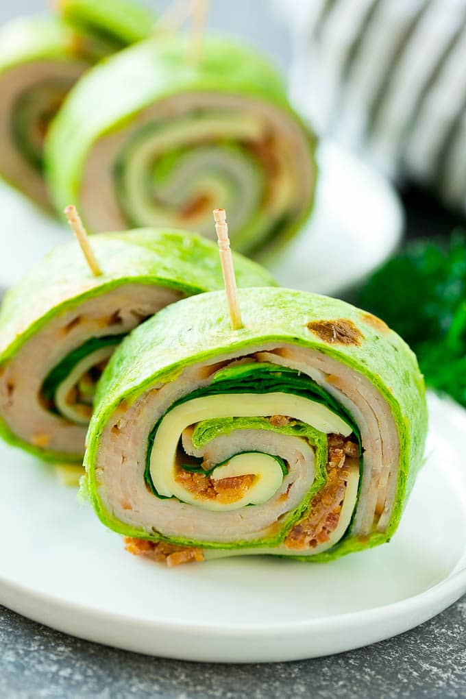 Turkey Roll Ups Recipe | Turkey Pinwheel Sandwiches | Turkey Roller Sandwiches #turkey #avocado #sandwich #lunch #appetizer #ezlod Turkey roll ups served on a plate.