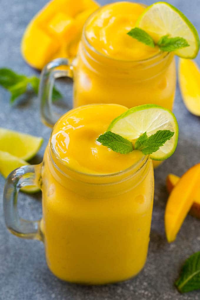 Mango Smoothie Recipe | Mango Recipe | Healthy Smoothie #mango #smoothie #drink #ezlod Mango smoothie in a mason jar mug.