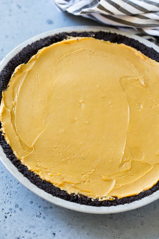 Chocolate Peanut Butter Pie Recipe | Peanut Butter Cup Pie | Peanut Butter Pie | No Bake Pie #chocolate #peanutbutter #pie #nobake #dessert #ezlod Peanut butter filling inside a chocolate cookie crust.