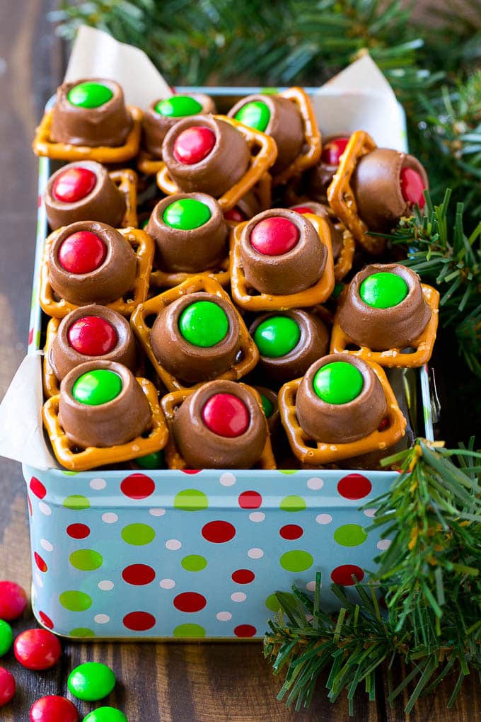 Rolo Pretzels Recipe | Chocolate Pretzels | Caramel Pretzels | Holiday Candy #christmas #baking #dessert #candy #chocolate #caramel #pretzels #ezlod A gift tin full of Christmas colored Rolo pretzels.