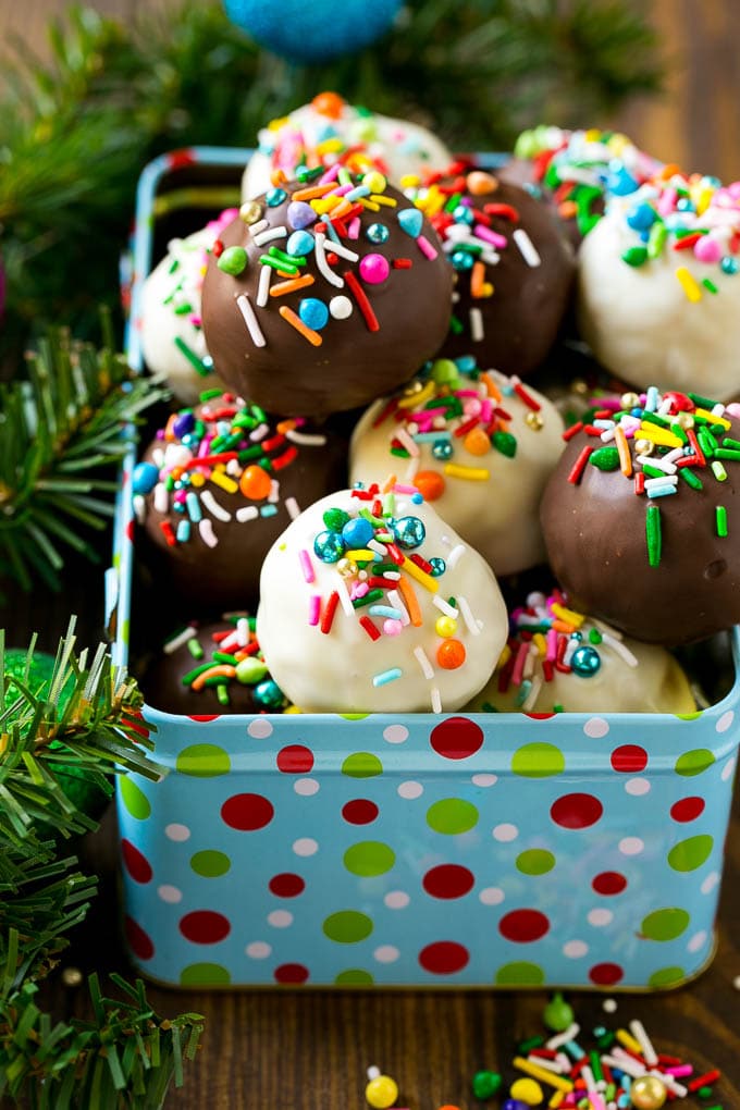 Oreo Balls Recipe | Oreo Truffles | Homemade Candy #truffles #candy #oreos #chocolate #sprinkles #dessert #christmas #ezlod Dark and white chocolate Oreo balls in a gift tin.