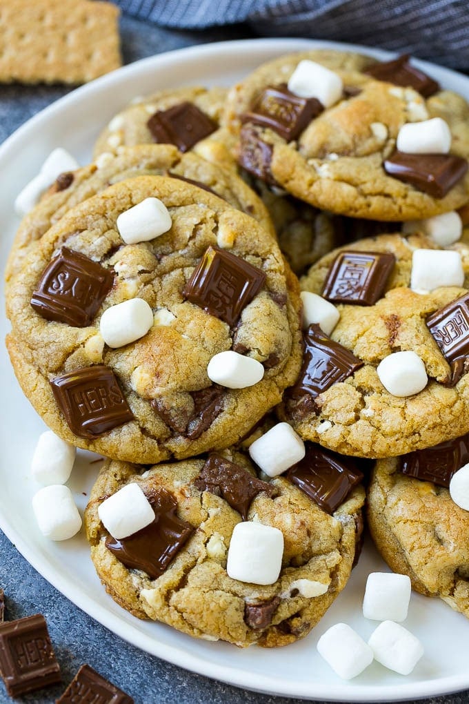 S'mores Cookies Recipe | Marshmallow Cookies #smores #marshmallow #chocolate #cookies #dessert #ezlod A plate of S'mores cookies topped with milk chocolate bars and marshmallows.
