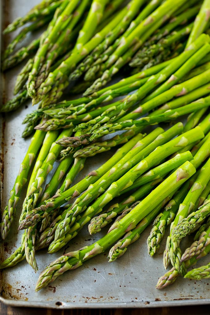 Roasted Asparagus Recipe | Baked Asparagus | Asparagus Side Dish #asparagus #garlic #sidedish #keto #lowcarb #dinner #ezlod Raw asparagus spears on a sheet pan.
