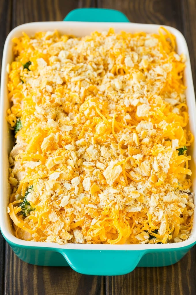 Chicken Casserole Recipe | Chicken and Rice Casserole | Chicken and Broccoli Casserole #casserole #chicken #rice #broccoli #cheese #dinner #ezlod Chicken casserole topped with crushed crackers and cheddar cheese.