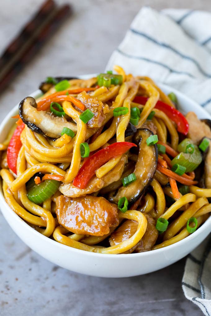 Stir Fry Noodles Recipe | Noodle Stir Fry #chicken #noodles #stirfry #mushrooms #dinner #ezlod A bowl of stir fry noodles with chicken and vegetables.