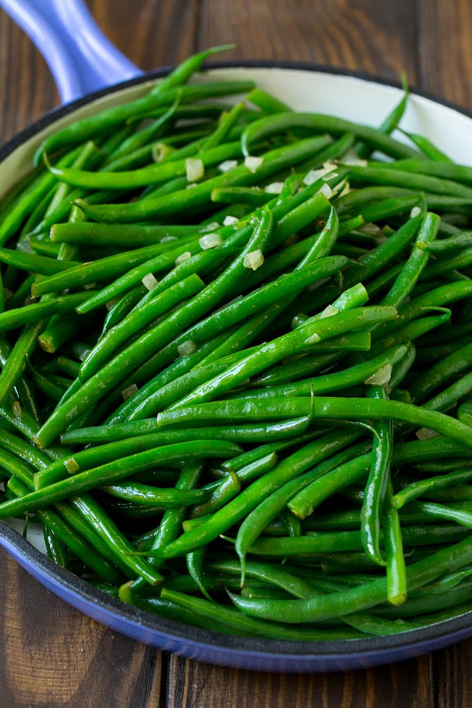 Green Beans with Bacon Recipe | Bacon Green Beans #bacon #greenbeans #sidedish #thanksgiving #veggies #dinner #ezlod Cooked green beans tossed with diced onion.