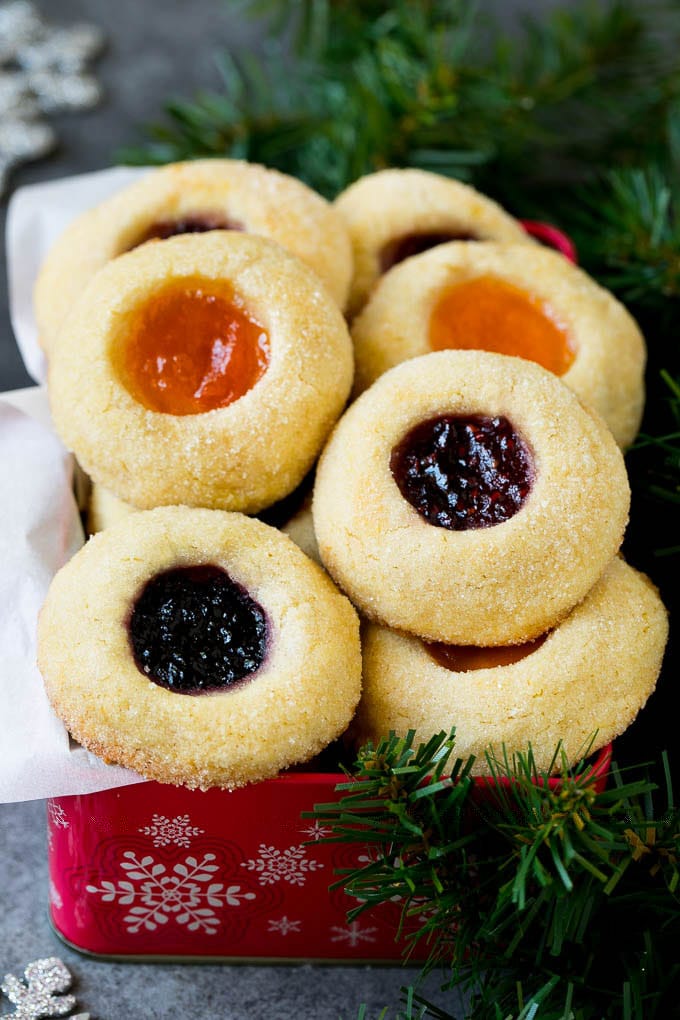 Thumbprint Cookies | Sugar Cookies #cookies #baking #christmas #dessert #ezlod Thumbprint cookies in a tin for gift giving.