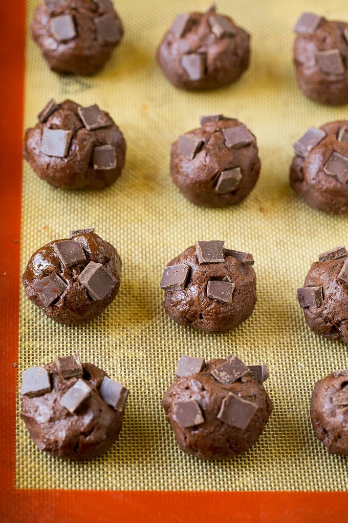Brownie Cookies Recipe | Chocolate Cookies #cookies #brownies #chocolate #dessert #baking #ezlod Balls of cookie dough with chocolate pieces pressed into the tops.