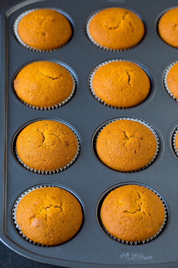 Pumpkin Cupcakes Recipe | Pumpkin Cake #cake #cupcakes #pumpkin #frosting #baking #fall #thanksgiving #ezlod Baked cupcakes in a muffin tin.