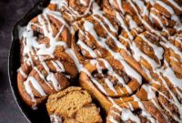 Vegan Gingerbread Cinnamon Rolls