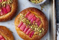 Vegan Rhubarb Frangipane Swirls