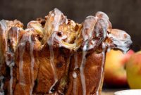 Vegan Apple Cinnamon Pull-Apart Bread