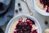 Golden Banana Oats with Blueberry Swirl