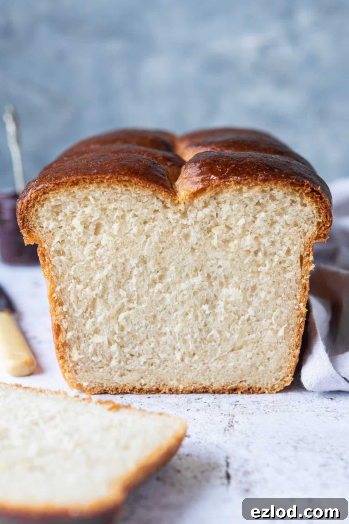 the end of a sliced loaf of vegan brioche.