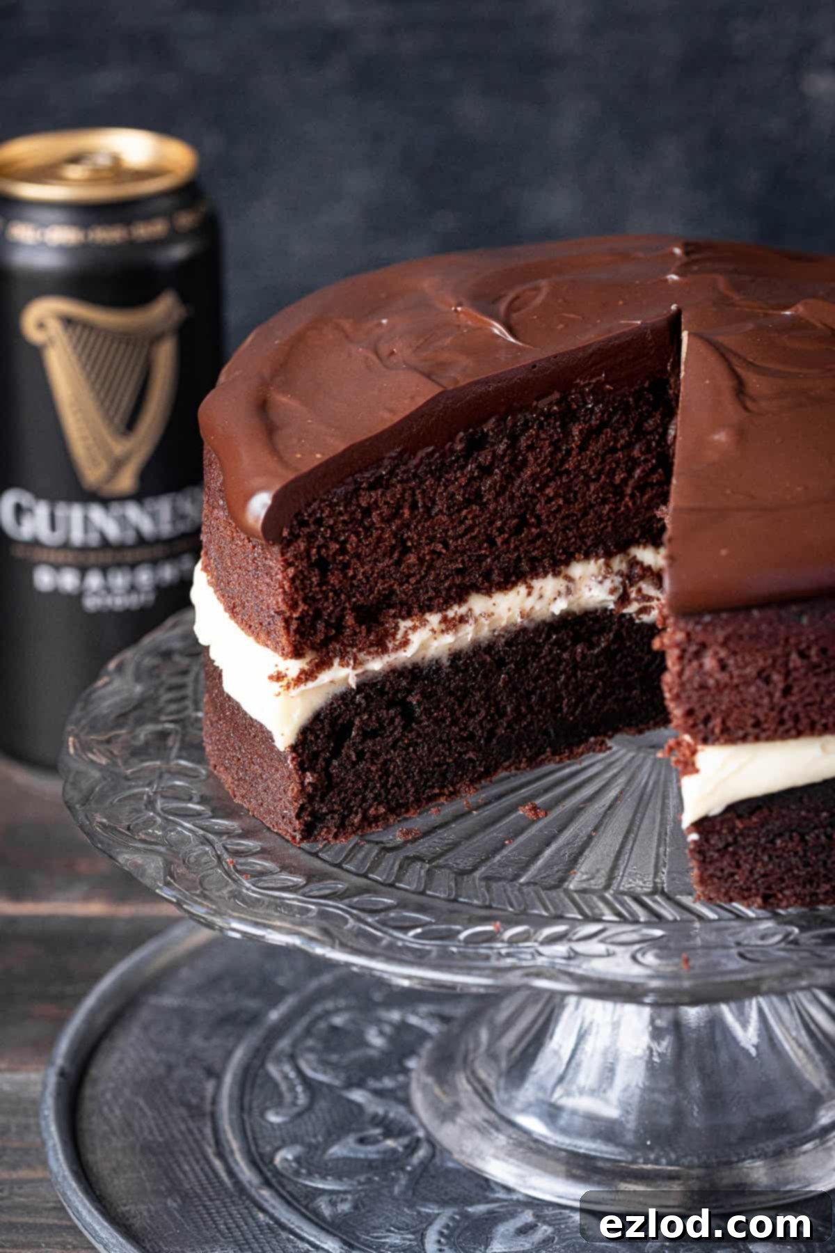 Close up of the sliced cake.