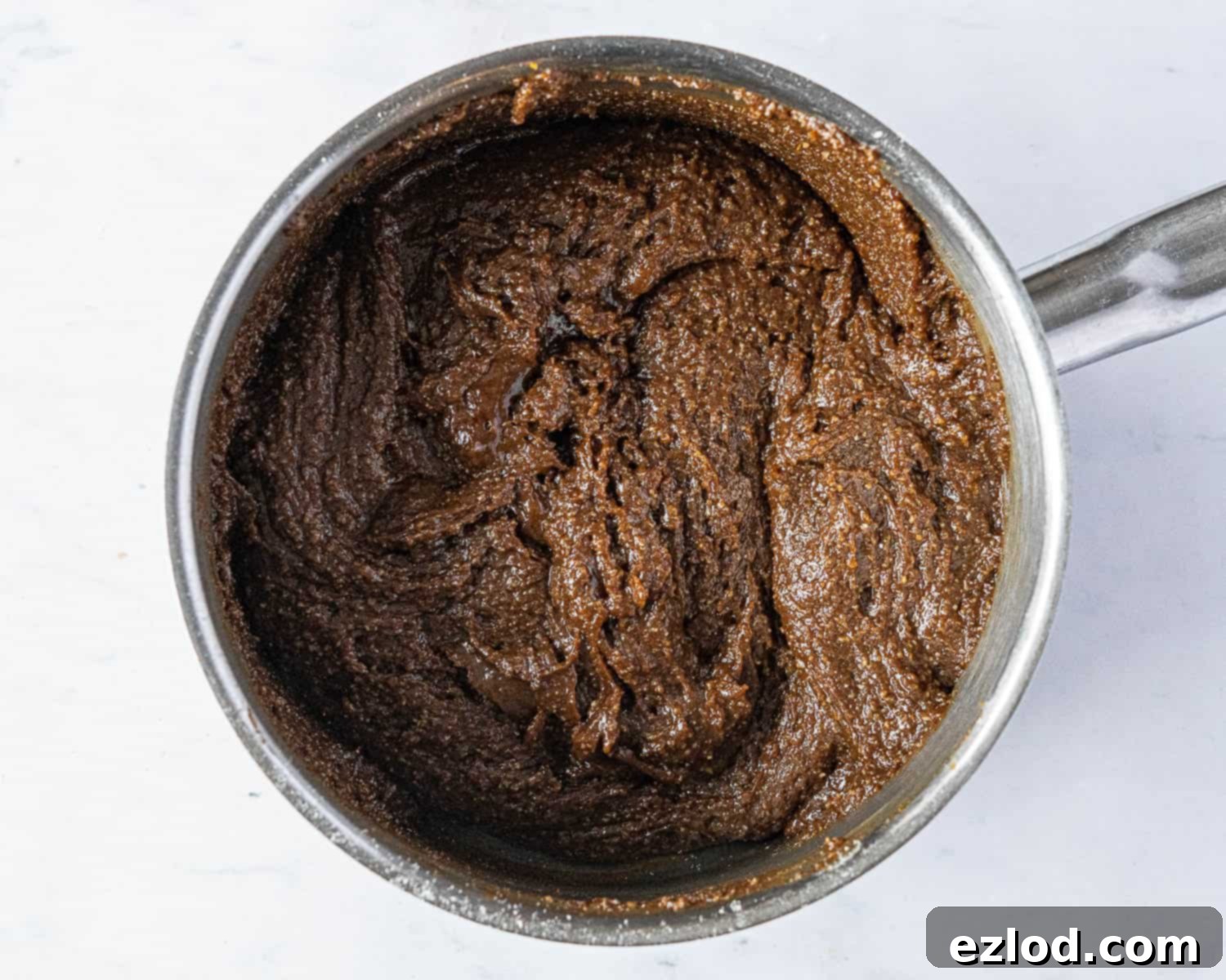 Step 3: The finished, soft, and slightly sticky vegan Lebkuchen dough in a bowl, ready for chilling.