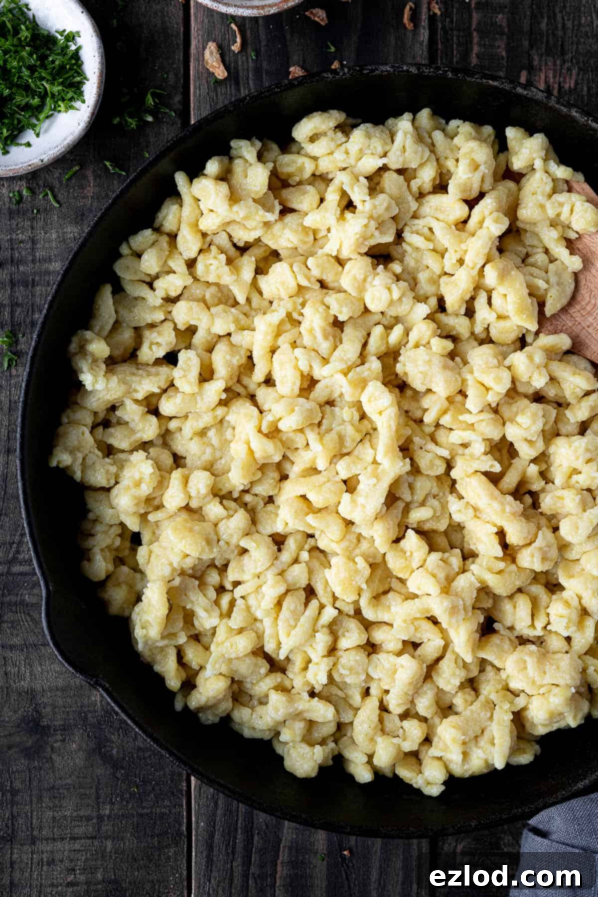 Close up of a pan of vegan spaetzle.