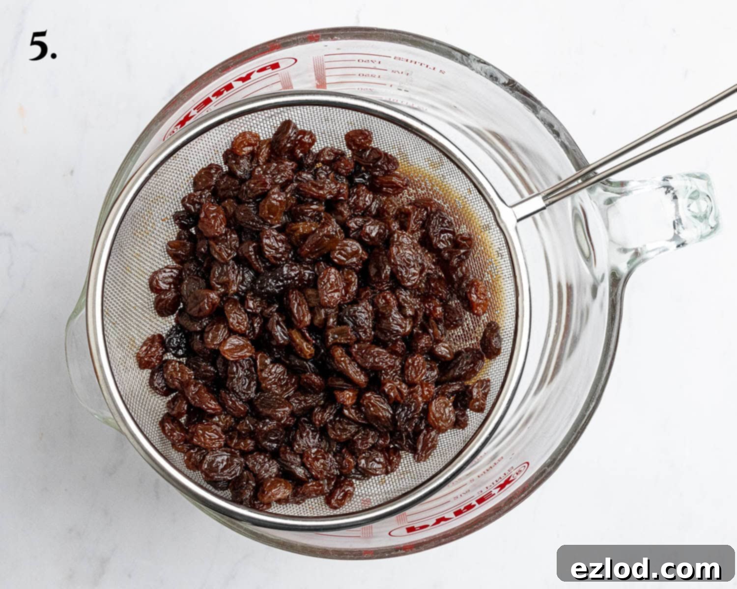 Step 5, draining the raisins.