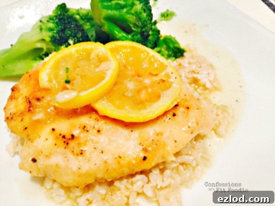 Easy Lemon Chicken - a light, flavorful, and highly pinned 21 Day Fix recipe.