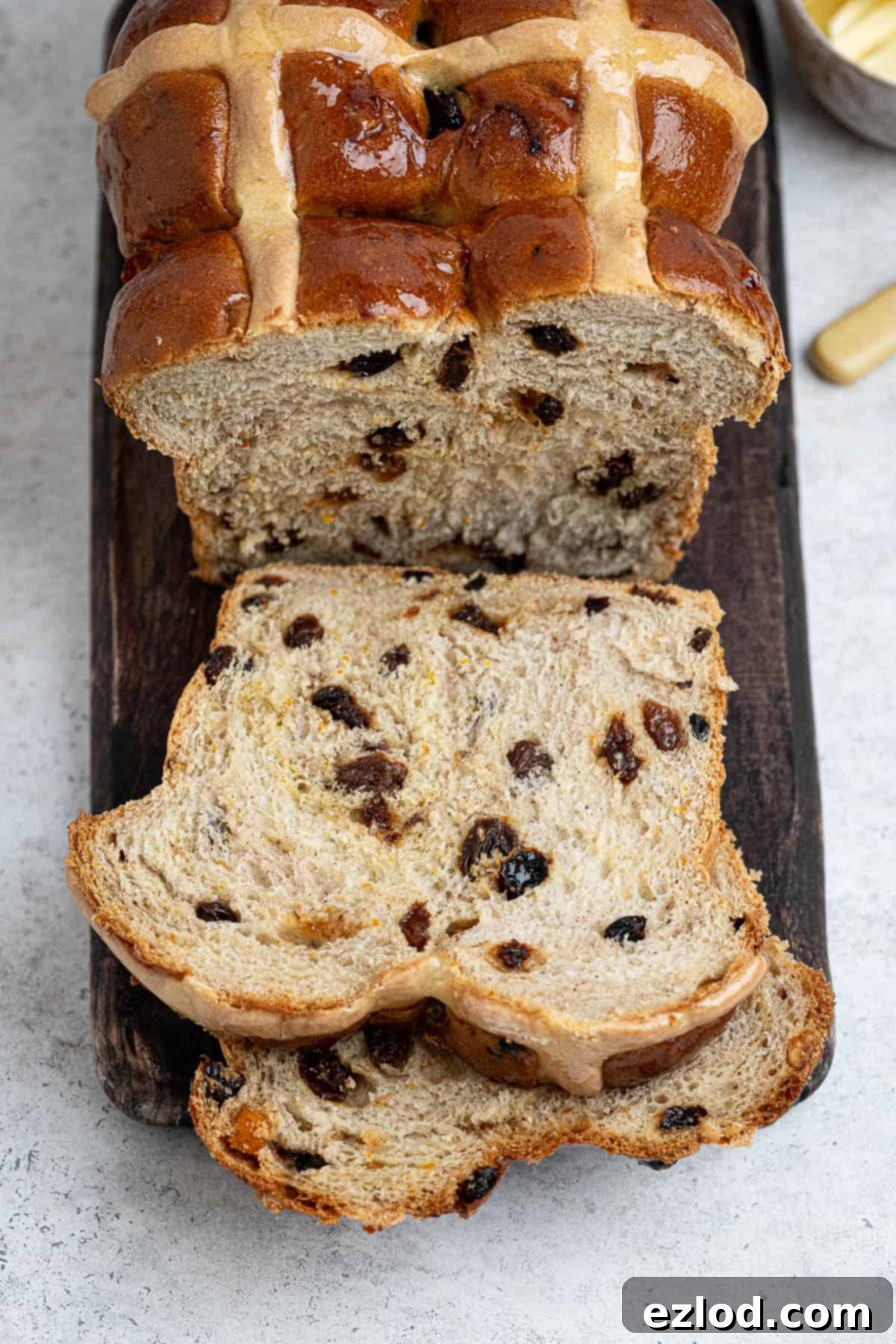 Close up of the sliced loaf.