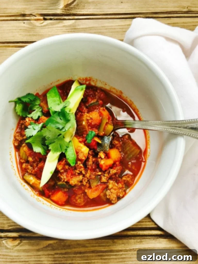 This Instant Pot Beanless Beef Chili is perfect for 21 Day Fixers and all my Whole 30/Paleo friends, too!