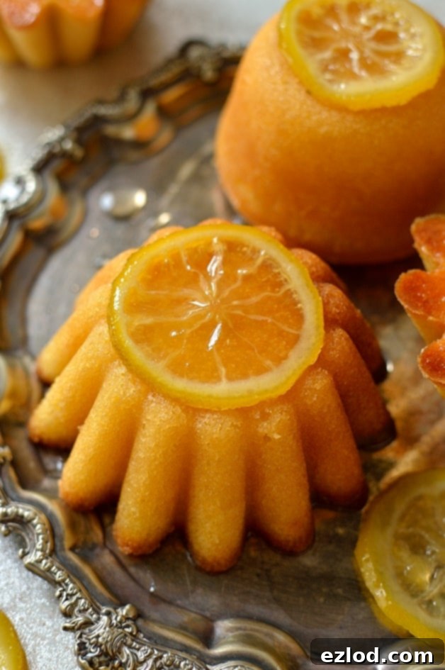 Little syrup drenched lemon, olive oil and semolina cakes