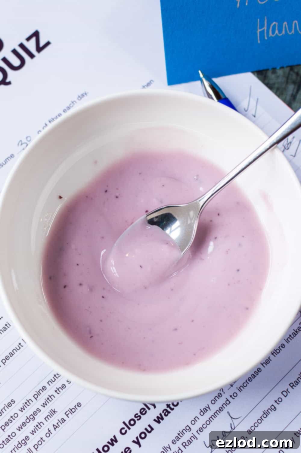A bowl of creamy Arla Fibre yogurt, a delicious way to boost daily fibre intake and support digestive health.