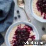 Golden Banana Oats with Blueberry Swirl 5 Banana porridge with blueberry compote – creamy banana flavoured oat porridge topped with a tangy blueberry compote; get two of your five a day in this healthy, delicious and easy to make breakfast! #oatmeal #breakfast #porridge #healthy