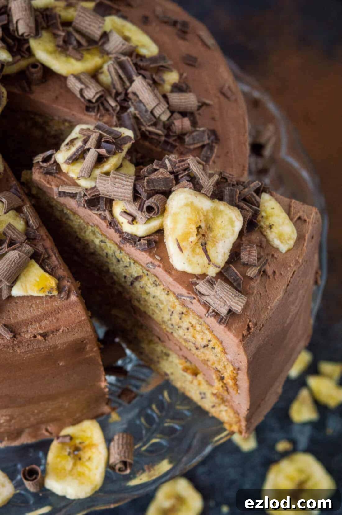 Vegan banana cake with chocolate peanut butter frosting - easy to make, fluffy, moist banana cake filled with smooth, creamy peanut butter and chocolate buttercream. The perfect cake for all occasions! #vegan #bananacake #vegancake #bananabread #baking