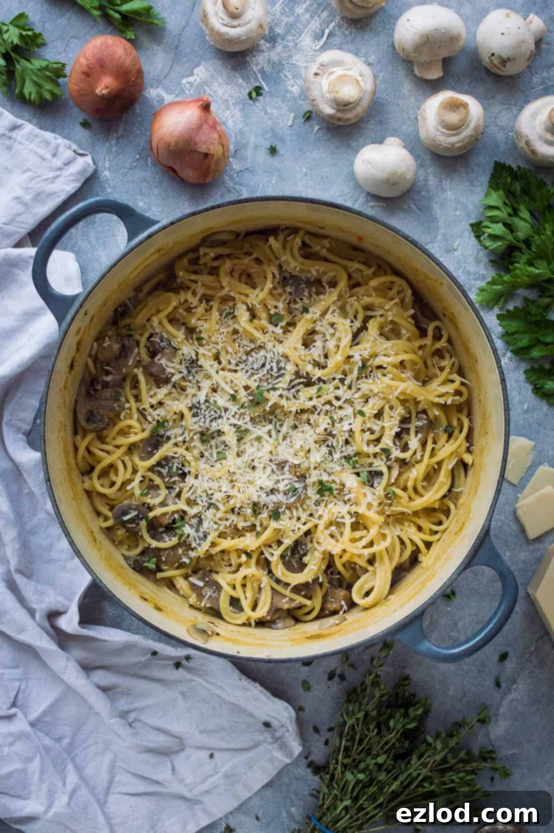 One pot mushroom pasta - a quick, easy to make creamy vegan mushroom spaghetti recipe that is all cooked in one pot. Perfect for a quick weeknight dinner, camping, or just for saving on washing up! #vegan #onepotpasta #veganpasta #mushrooms #easymeal