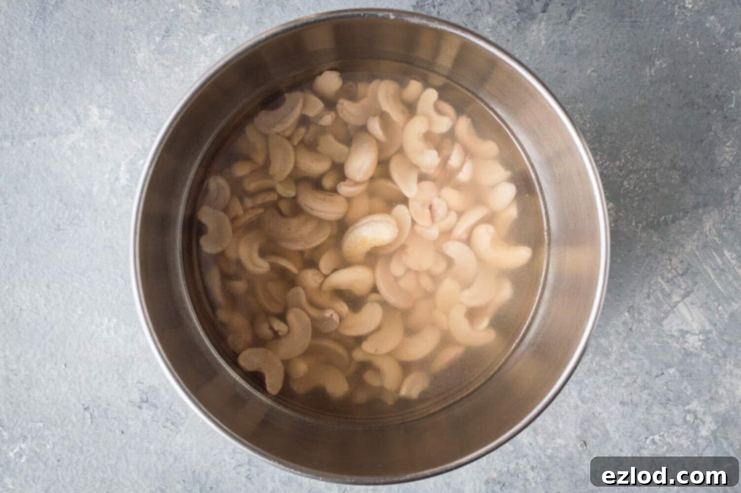 creamy roasted red pepper tomato pasta step 1 - soaking cashews