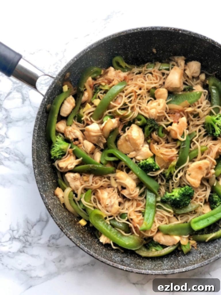 A delicious skillet dinner featuring chicken and vegetables, perfectly portioned for the Ultimate Portion Fix meal plan.