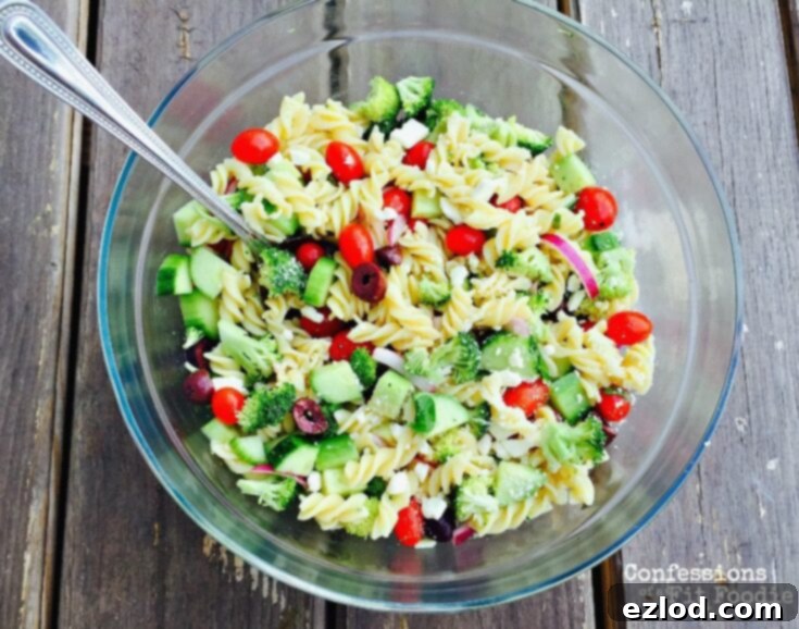 21 Day Fix Greek Pasta Salad with fresh vegetables
