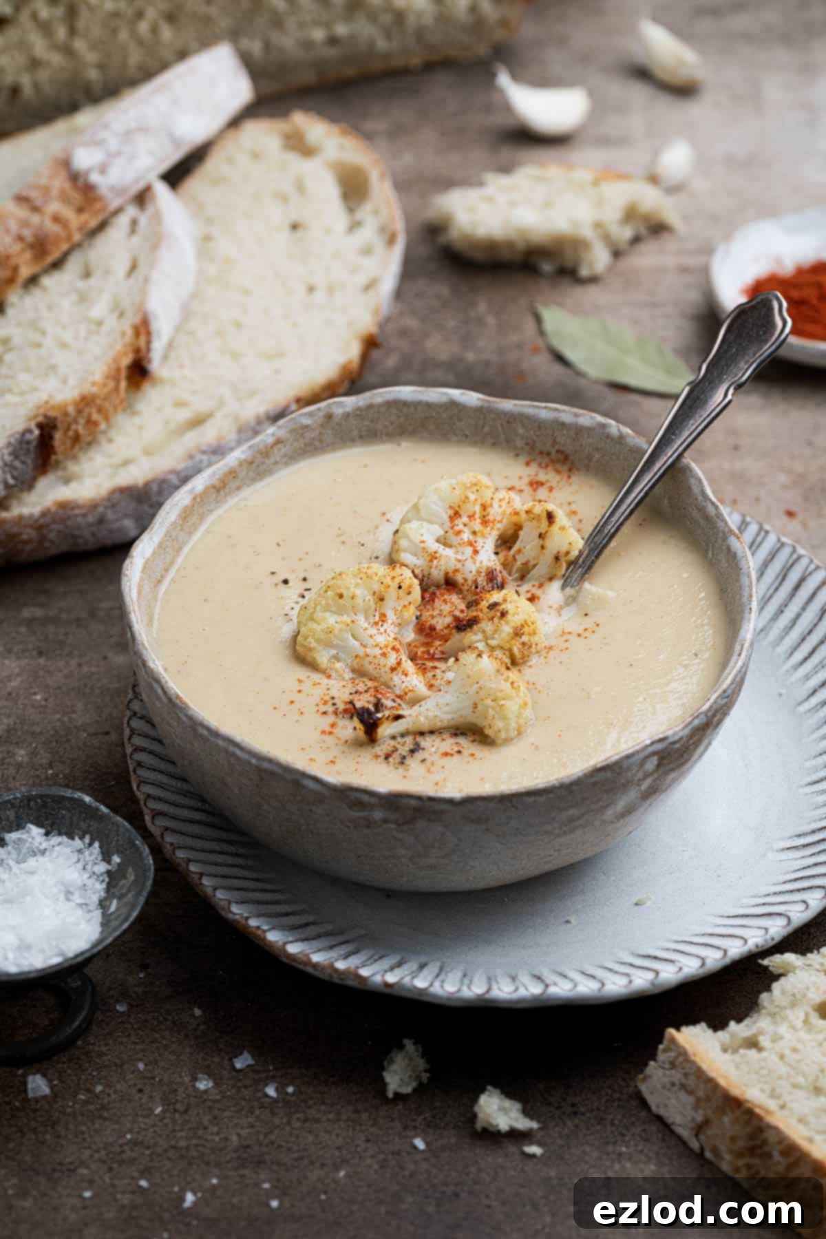 Velvety Vegan Roasted Garlic Cauliflower Soup 1 featured 21625