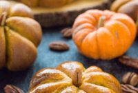 Spiced Pumpkin Bread Rolls